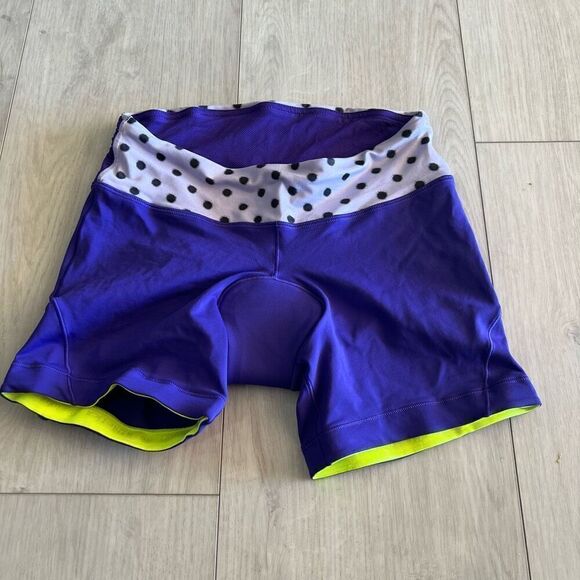 Lululemon Pants - Lululemon Velo Vixen Short Bruised Berry / High Noon Dot Lilac / Black size 6